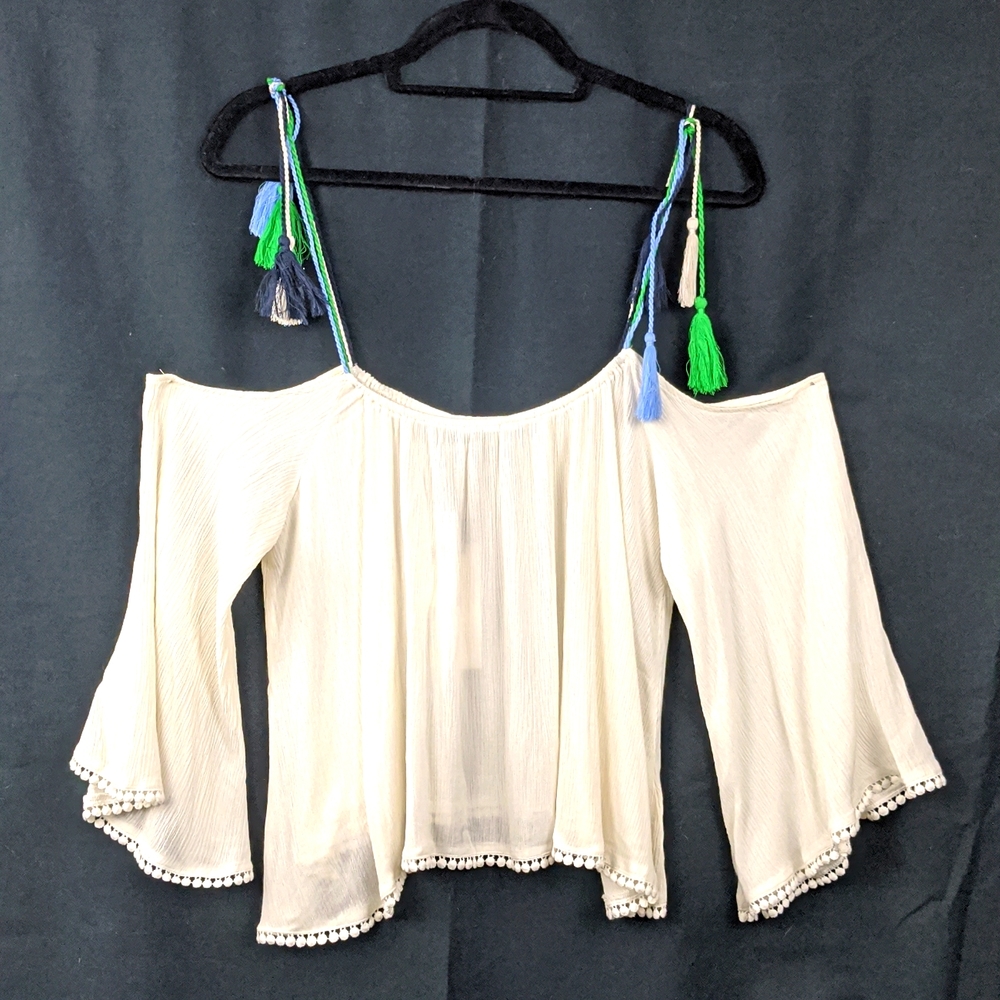 NWT CUPCAKES AND CASHMERE COLD SHOULD TASSELED TOP